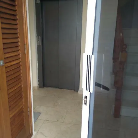 Crucero Vista Al Mar A 圭马尔港